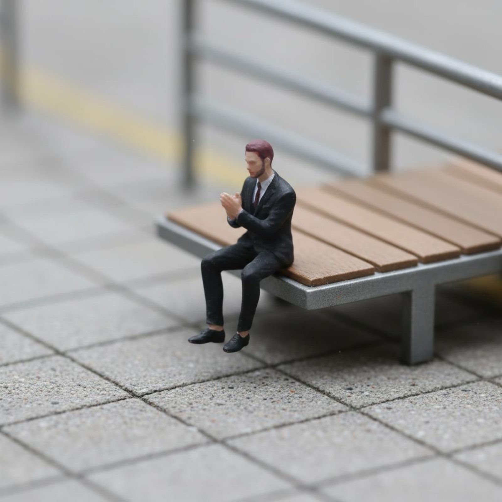 Figura de Hombre Sentado a Esc - Men Accessories For Suit reseña y precio